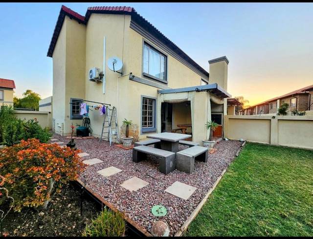 2 BEDROOM TOWNHOUSE FOR SALE IN ANNLIN